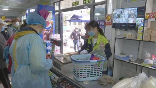 积极调配货源，确保市民日用杂品稳定供应